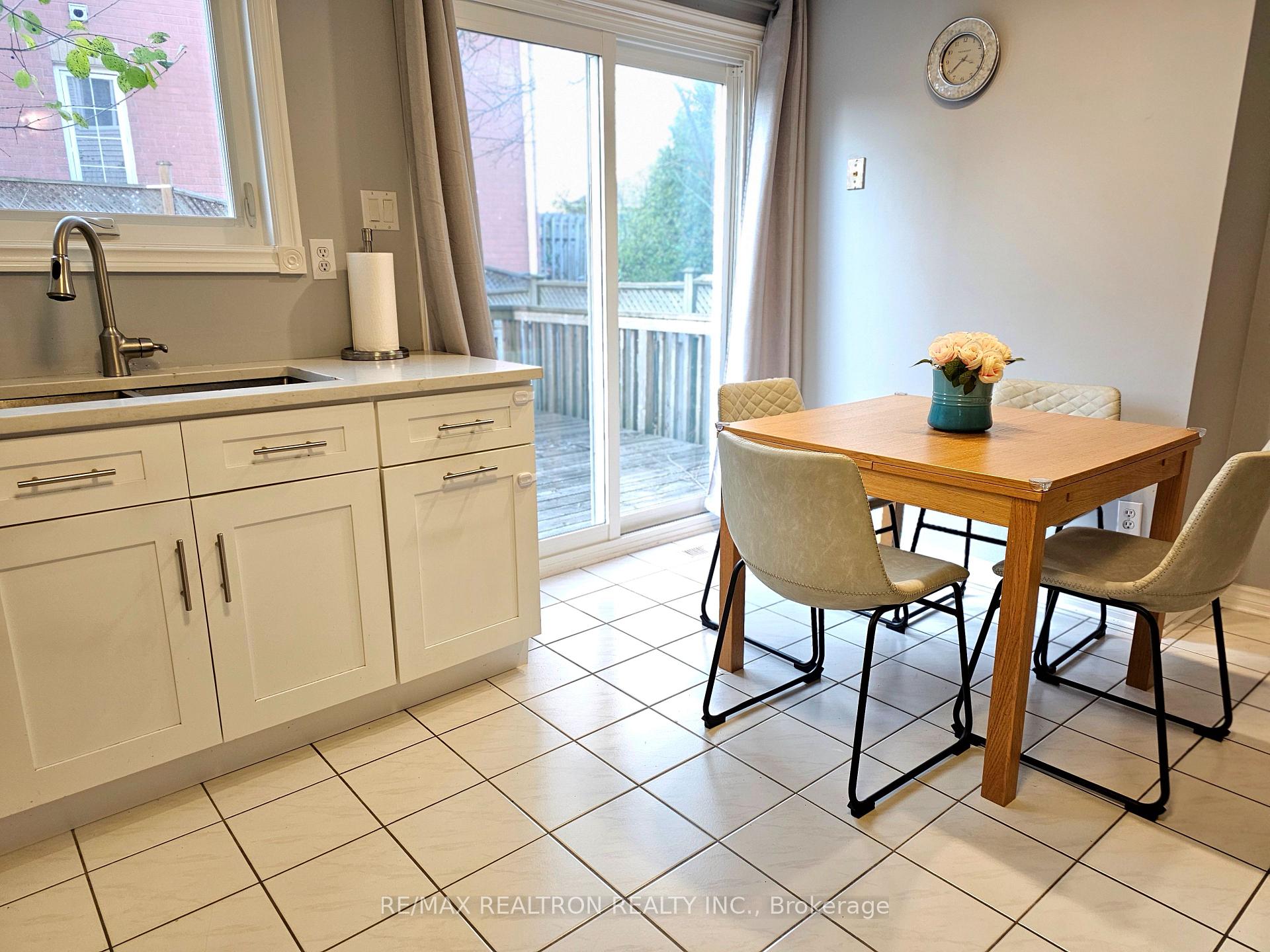 Photo 14 of 108 Sandfield Drive, Aurora, Aurora Highlands — HOMEH