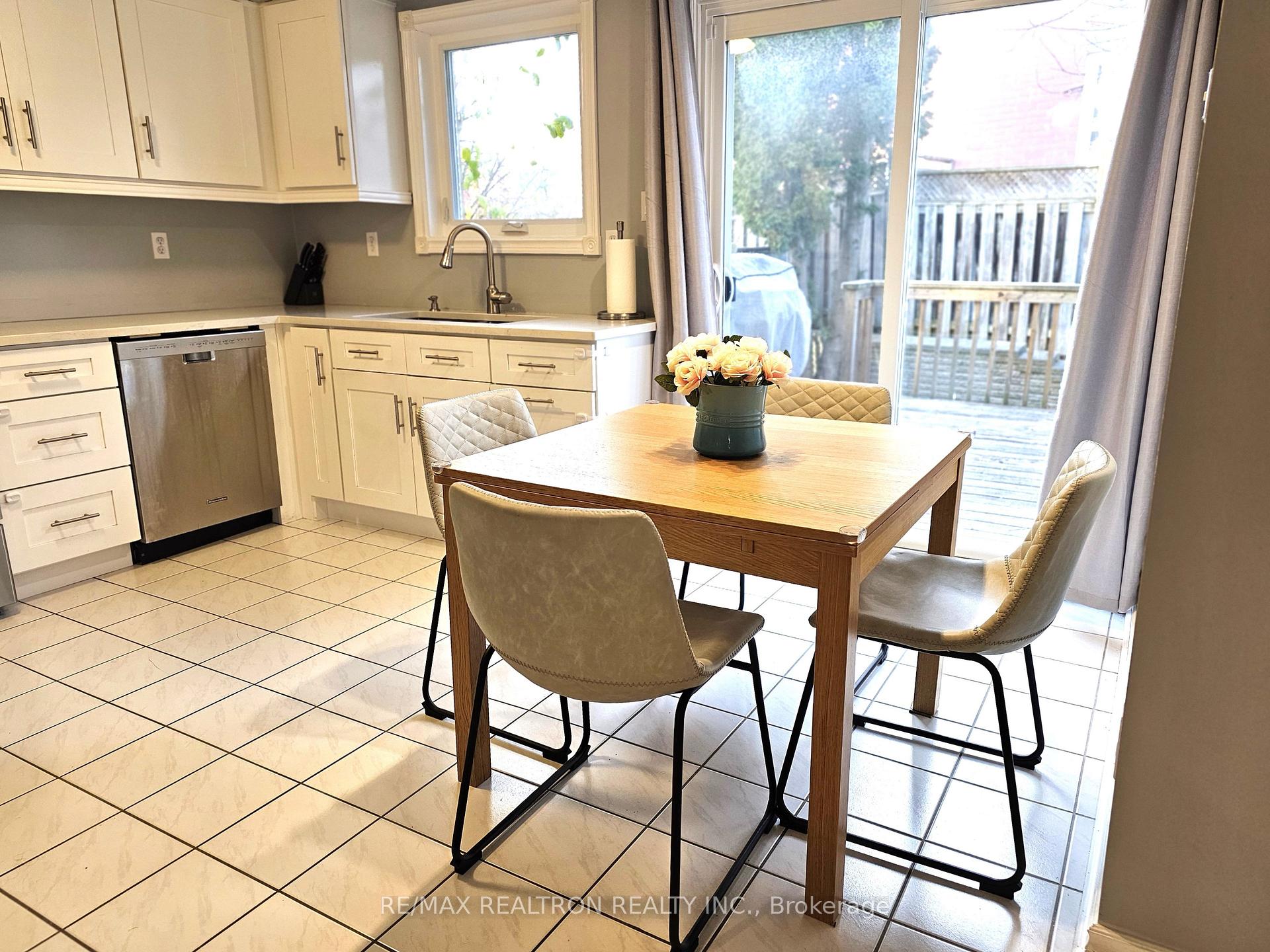Photo 15 of 108 Sandfield Drive, Aurora, Aurora Highlands — HOMEH