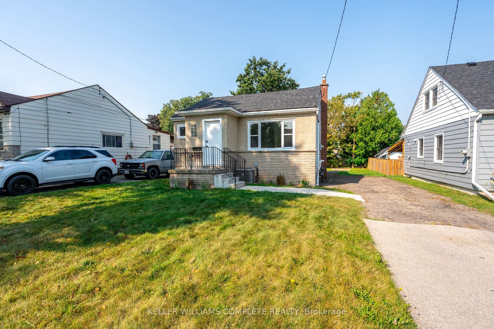 Photo 3 of 85 Walter Avenue N, Hamilton, Normanhurst — HOMEH
