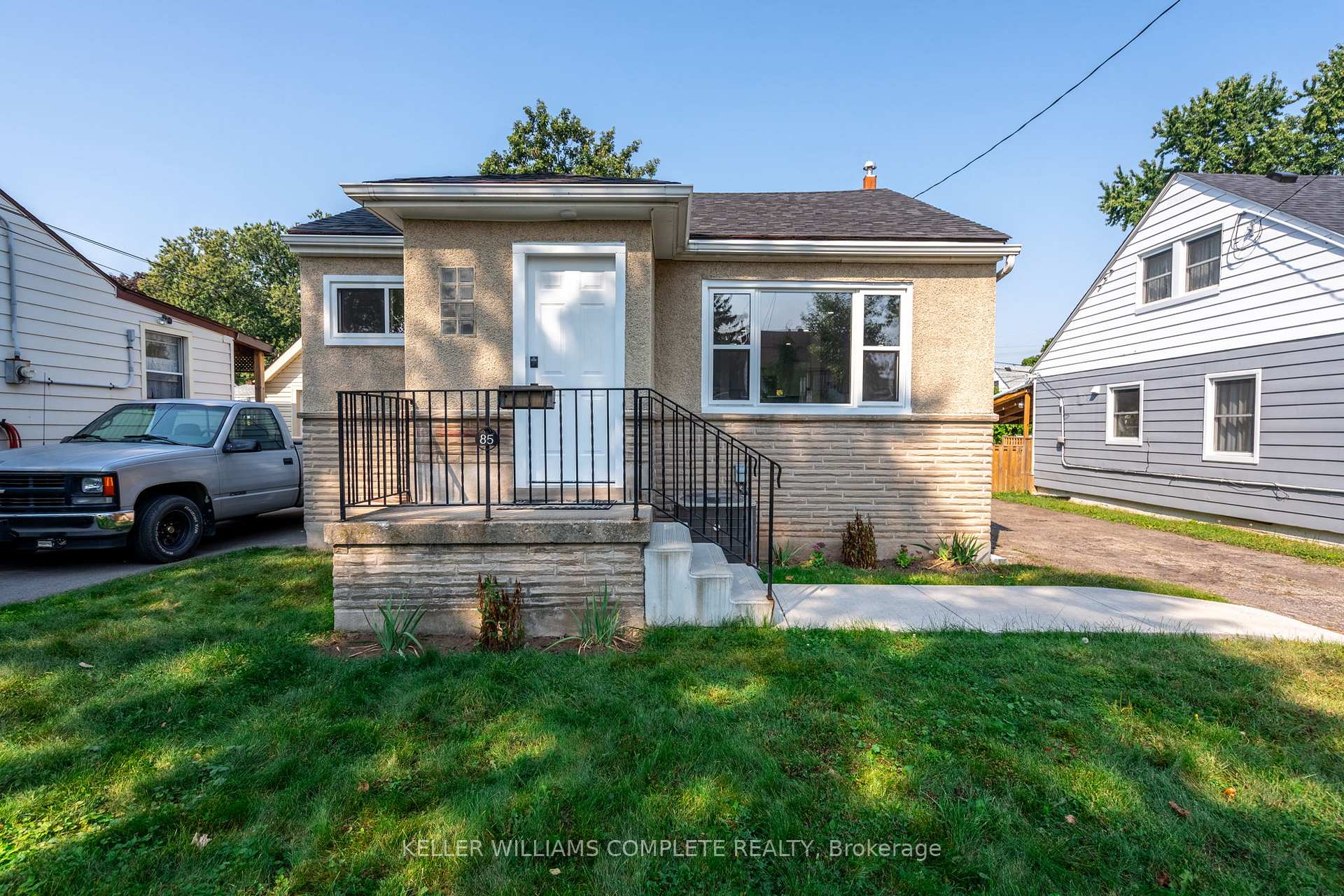 Photo 4 of 85 Walter Avenue N, Hamilton, Normanhurst — HOMEH