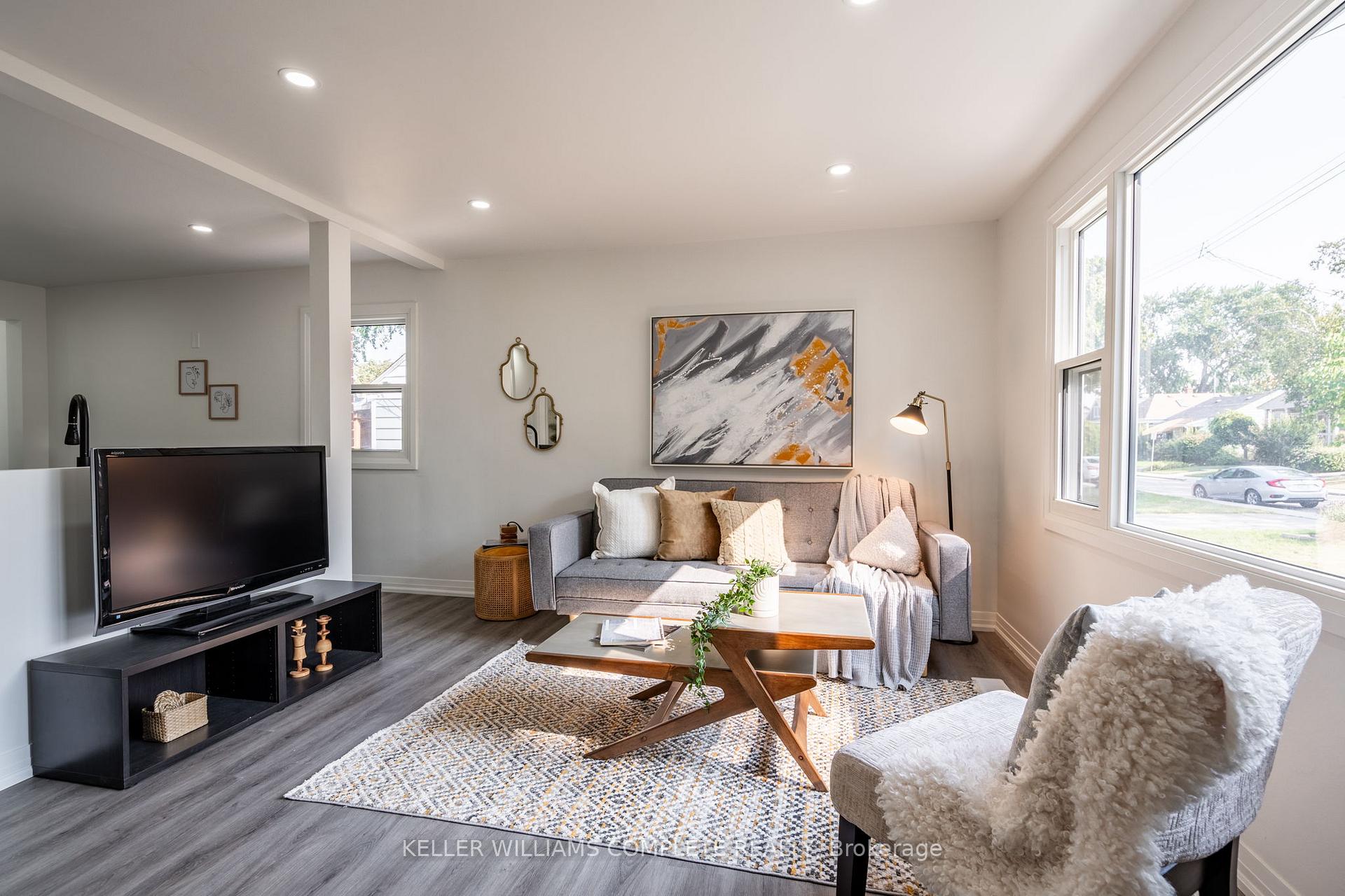 Photo 7 of 85 Walter Avenue N, Hamilton, Normanhurst — HOMEH