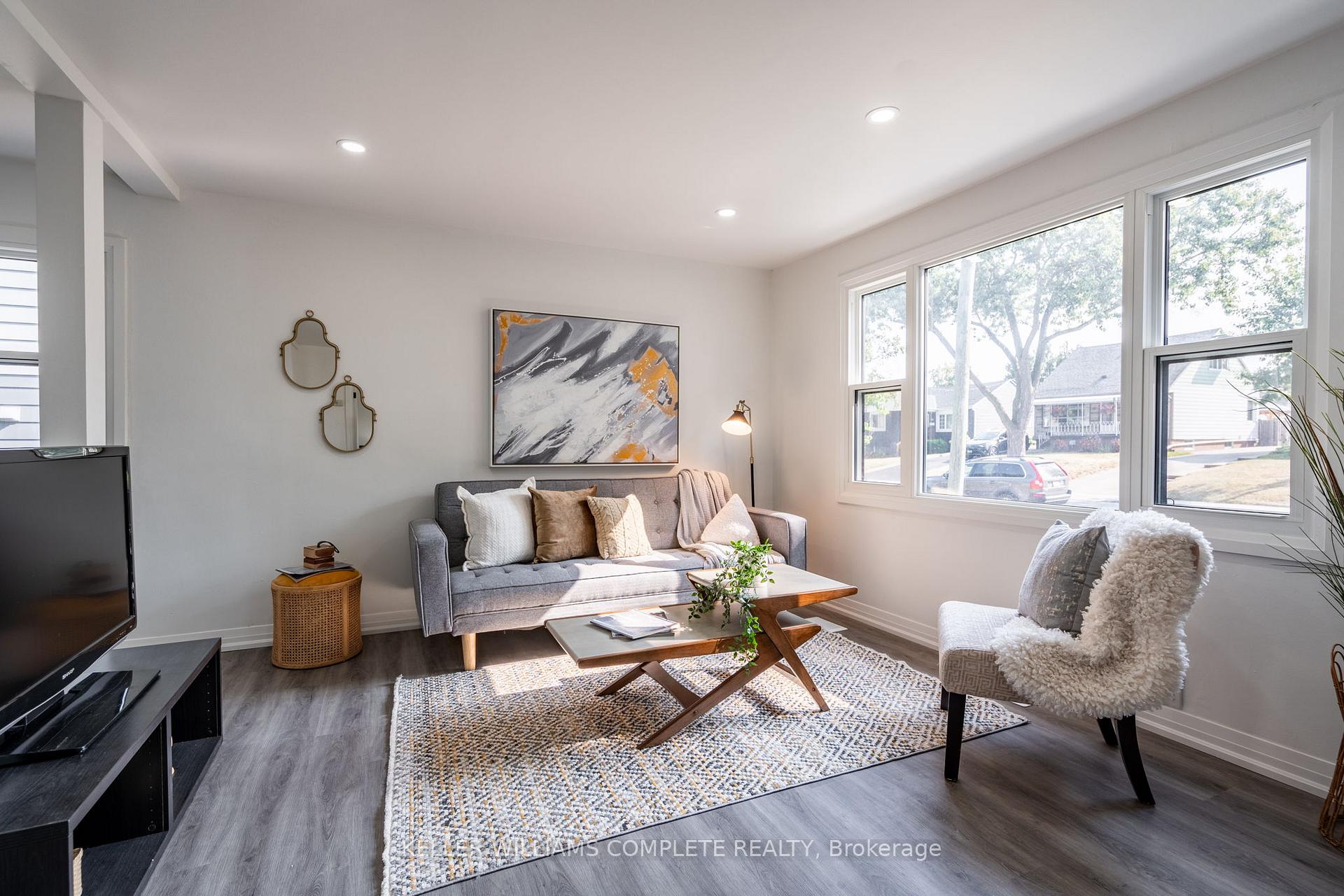 Photo 8 of 85 Walter Avenue N, Hamilton, Normanhurst — HOMEH
