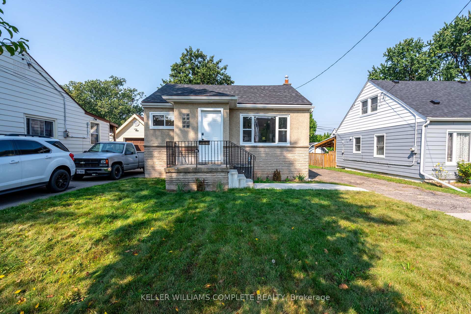 Photo 2 of 85 Walter Avenue N, Hamilton, Normanhurst — HOMEH