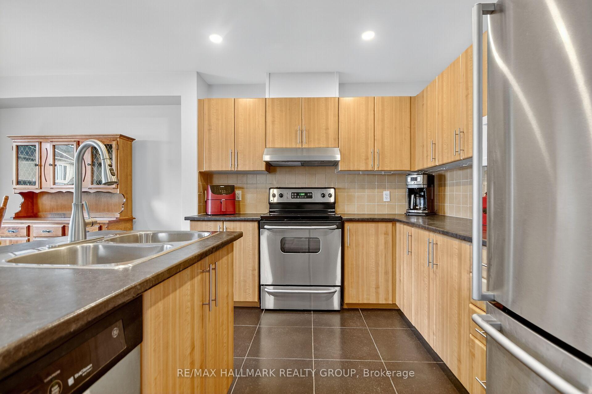 Photo 12 of 131 Harbour View Street, Ottawa, Barrhaven - Strandherd — HOMEH
