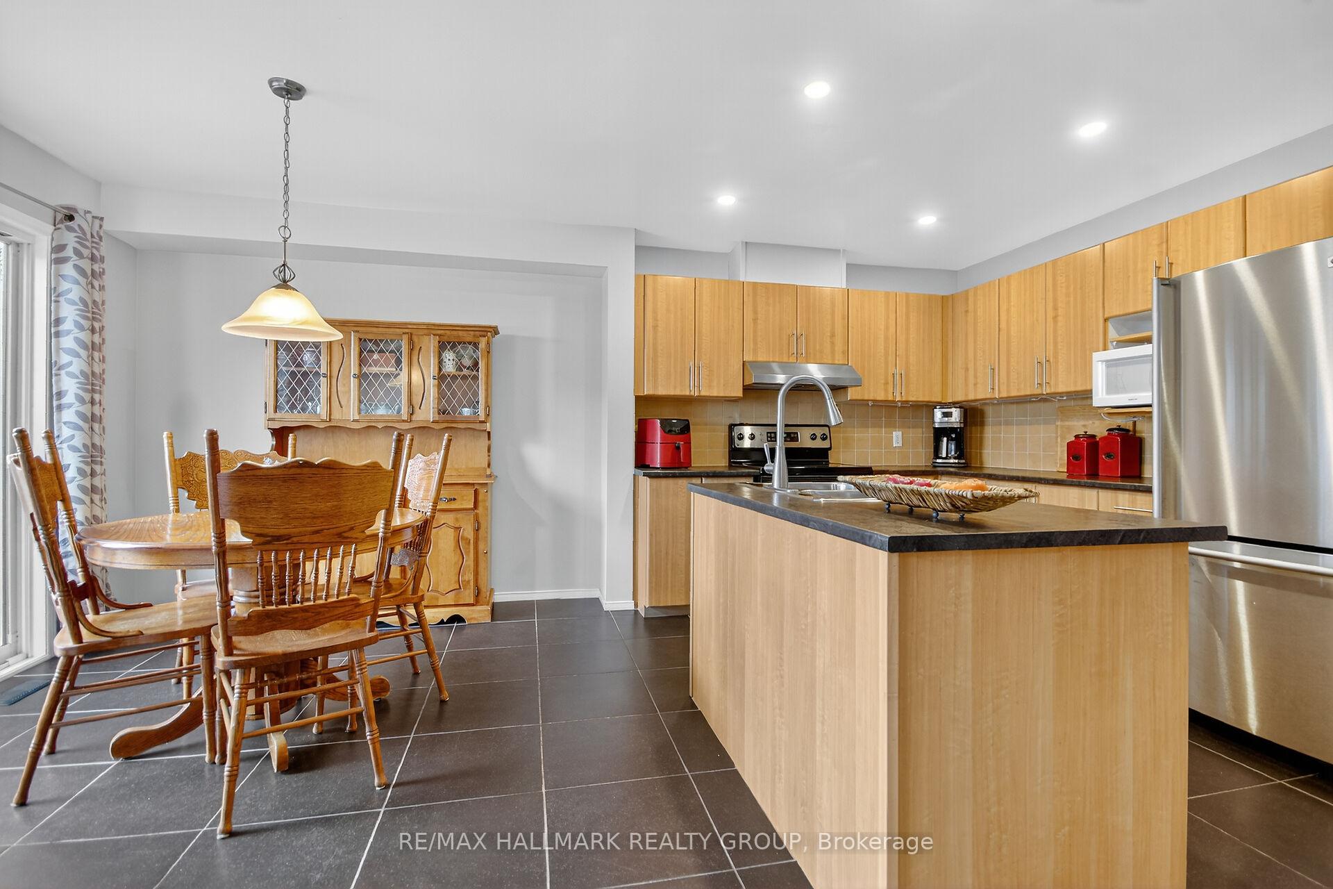 Photo 15 of 131 Harbour View Street, Ottawa, Barrhaven - Strandherd — HOMEH