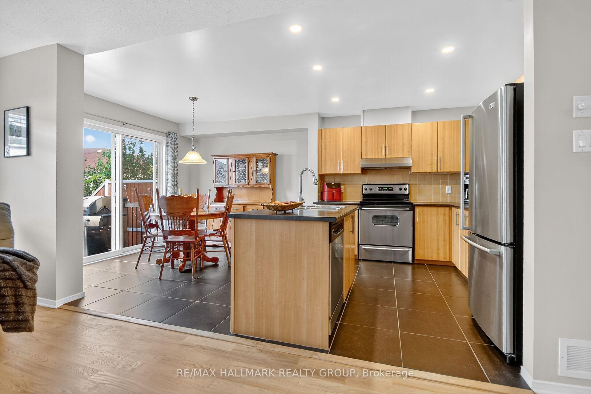 Photo 16 of 131 Harbour View Street, Ottawa, Barrhaven - Strandherd — HOMEH