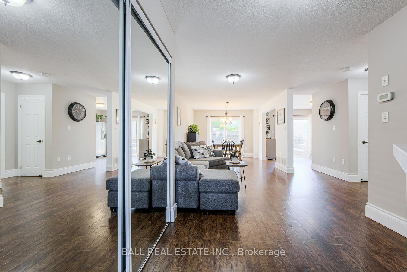 Photo 8 of 23 Glenhill Drive, Barrie, Painswick South — HOMEH