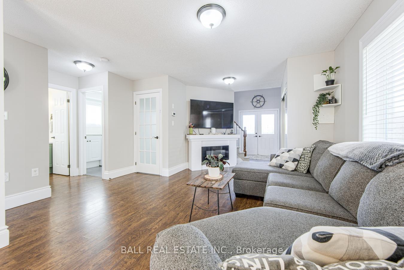 Photo 14 of 23 Glenhill Drive, Barrie, Painswick South — HOMEH