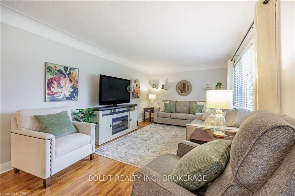 Photo 4 of 33 Patricia Drive, St. Catharines, Carlton/Bunting — HOMEH
