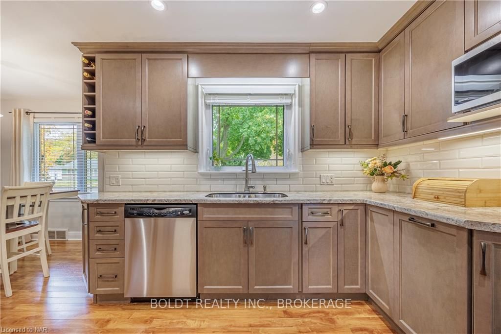 Photo 9 of 33 Patricia Drive, St. Catharines, Carlton/Bunting — HOMEH