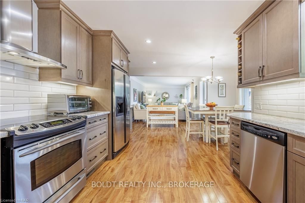 Photo 10 of 33 Patricia Drive, St. Catharines, Carlton/Bunting — HOMEH
