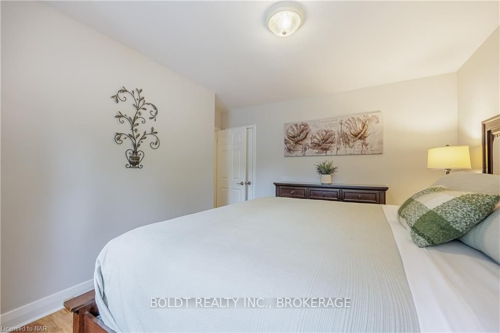 Photo 14 of 33 Patricia Drive, St. Catharines, Carlton/Bunting — HOMEH
