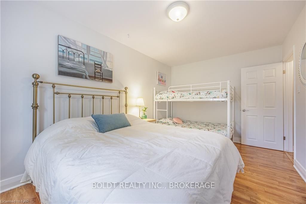 Photo 17 of 33 Patricia Drive, St. Catharines, Carlton/Bunting — HOMEH