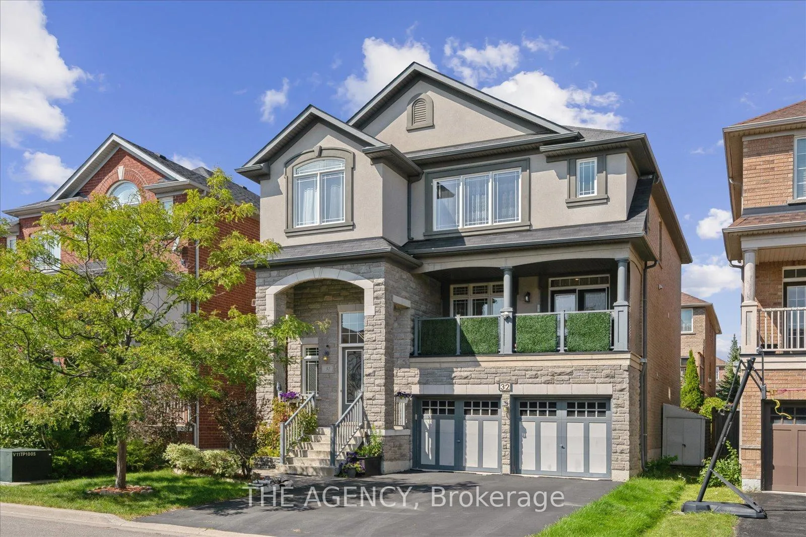 Photo 1 of 32 Timna Crescent, Vaughan, Patterson — HOMEH