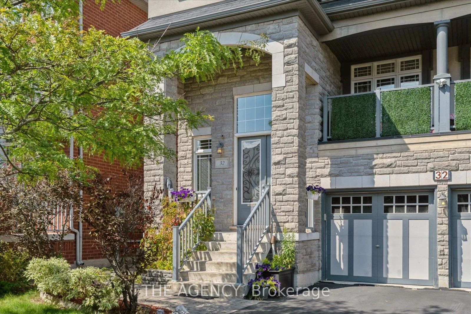 Photo 2 of 32 Timna Crescent, Vaughan, Patterson — HOMEH