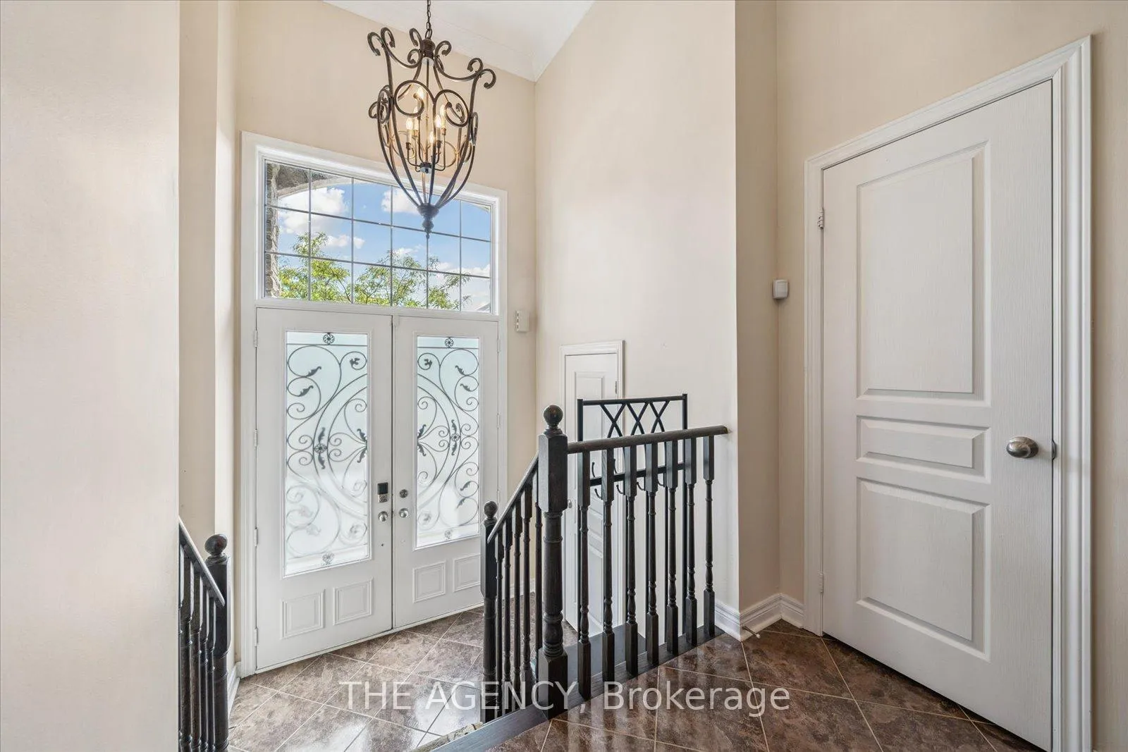 Photo 3 of 32 Timna Crescent, Vaughan, Patterson — HOMEH