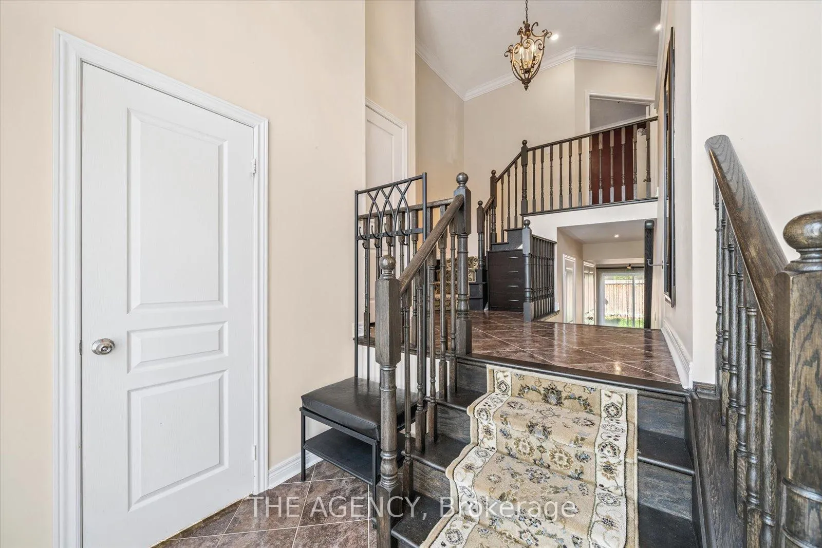 Photo 4 of 32 Timna Crescent, Vaughan, Patterson — HOMEH