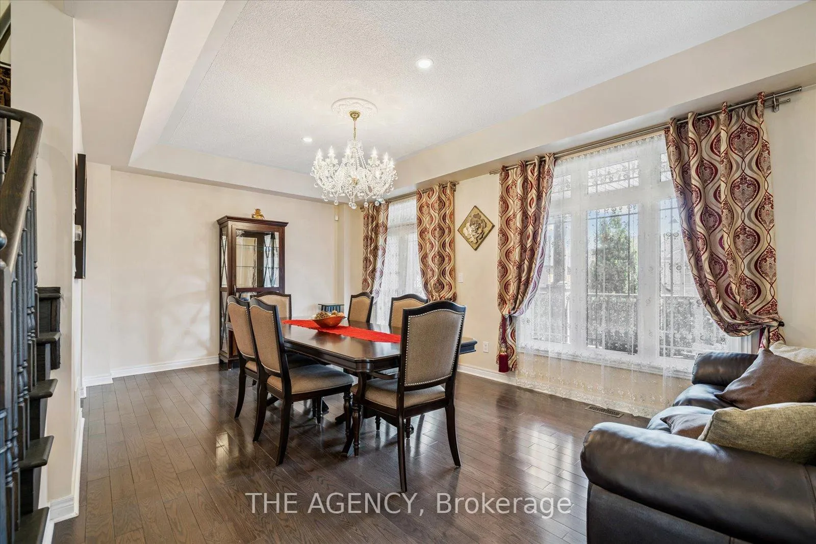Photo 5 of 32 Timna Crescent, Vaughan, Patterson — HOMEH