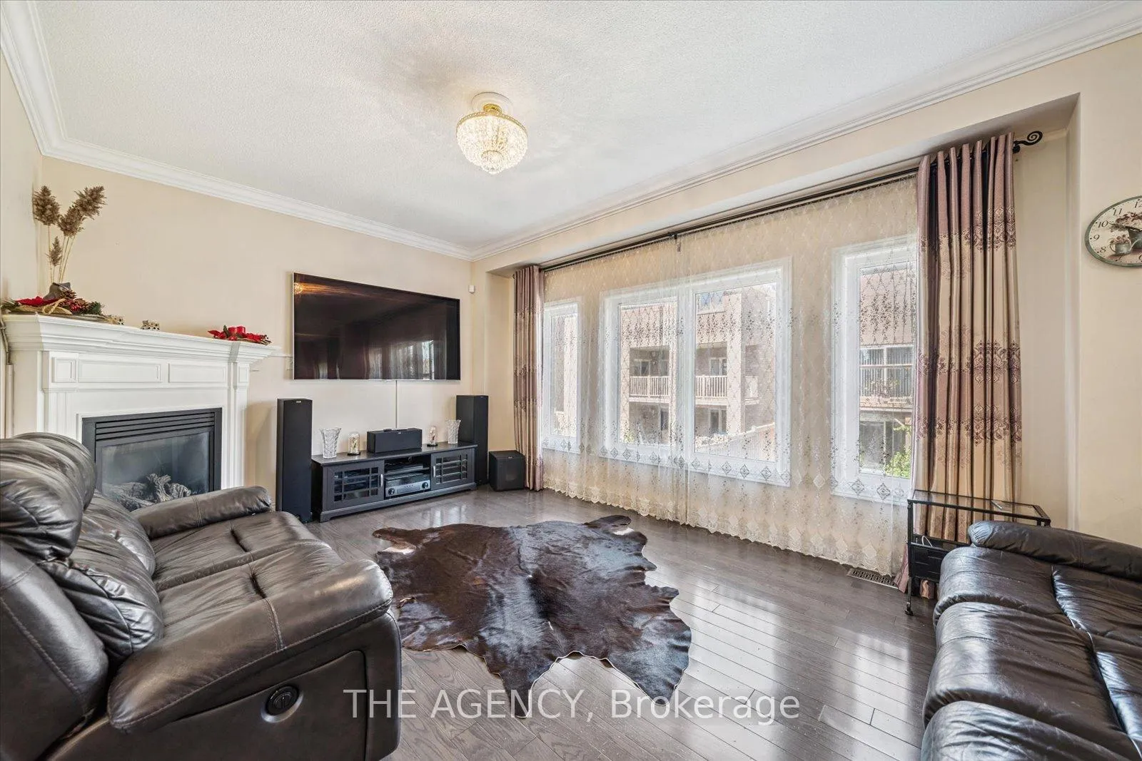 Photo 8 of 32 Timna Crescent, Vaughan, Patterson — HOMEH