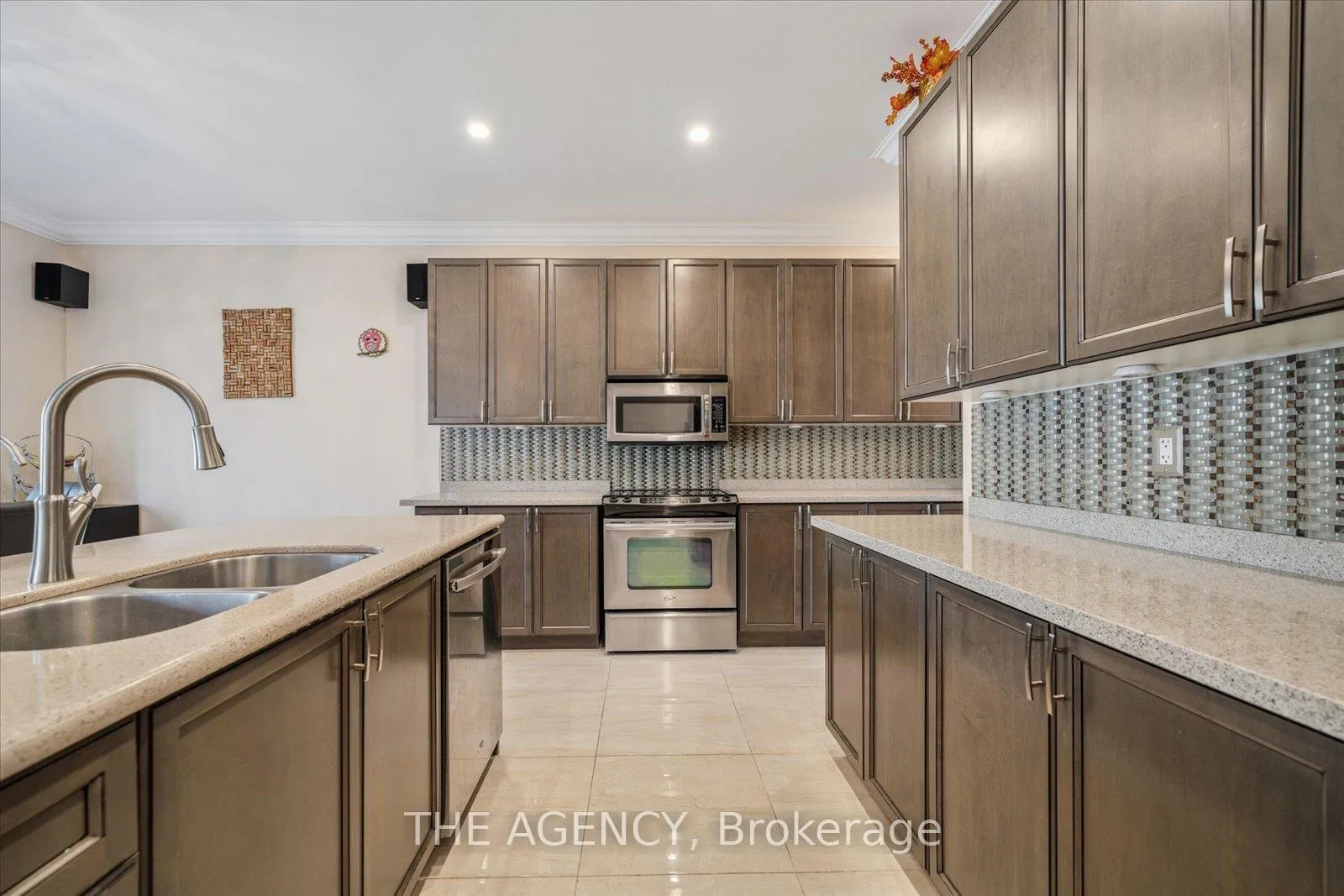 Photo 11 of 32 Timna Crescent, Vaughan, Patterson — HOMEH