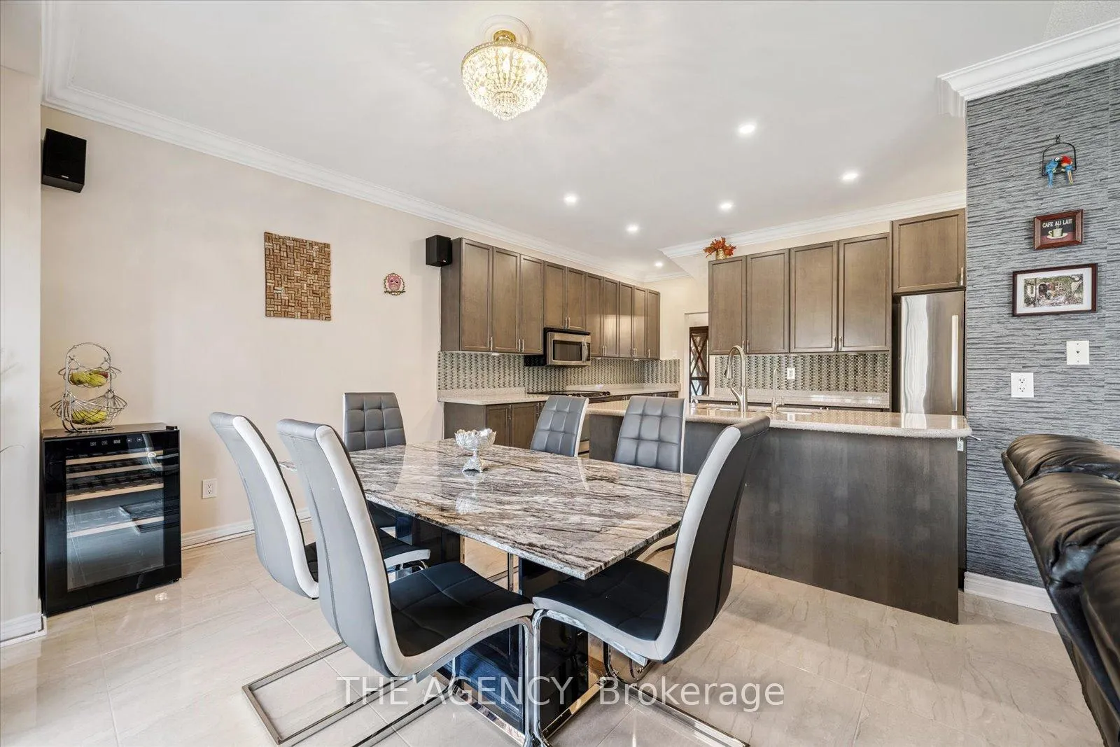 Photo 12 of 32 Timna Crescent, Vaughan, Patterson — HOMEH