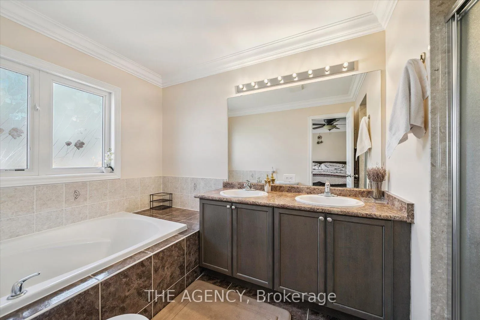 Photo 17 of 32 Timna Crescent, Vaughan, Patterson — HOMEH