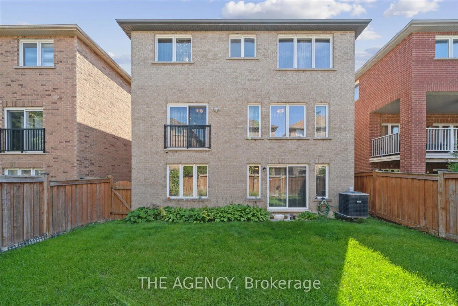 Photo 31 of 32 Timna Crescent, Vaughan, Patterson — HOMEH