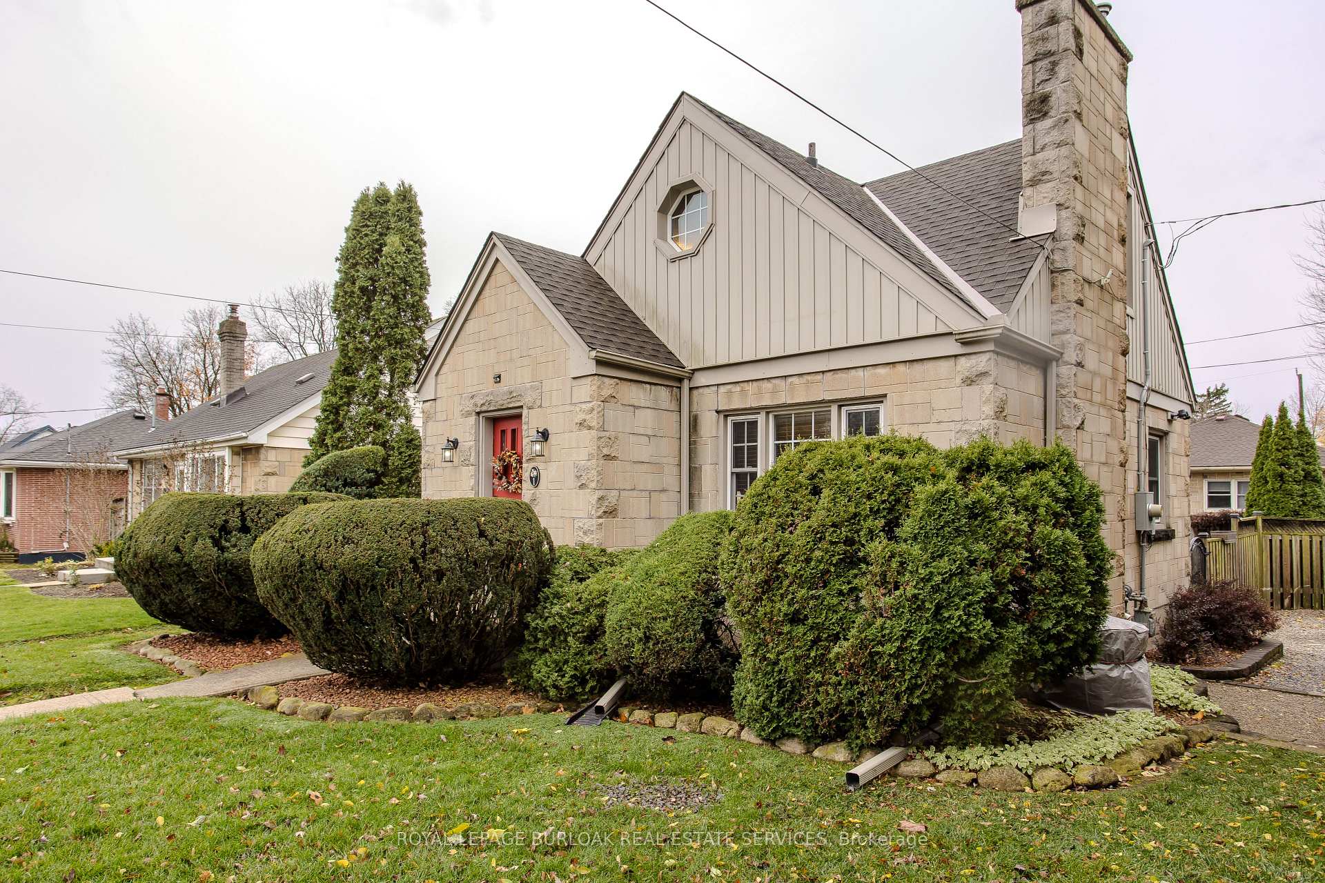 Photo 3 of 1 Wilmar Court, Hamilton, Dundas — HOMEH