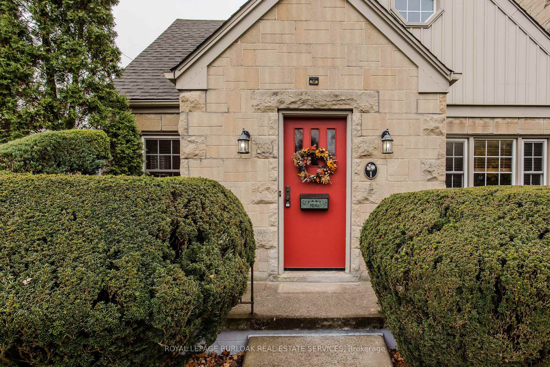 Photo 5 of 1 Wilmar Court, Hamilton, Dundas — HOMEH