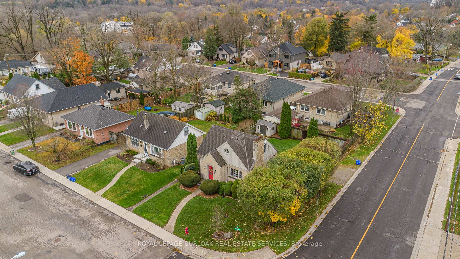 Photo 7 of 1 Wilmar Court, Hamilton, Dundas — HOMEH