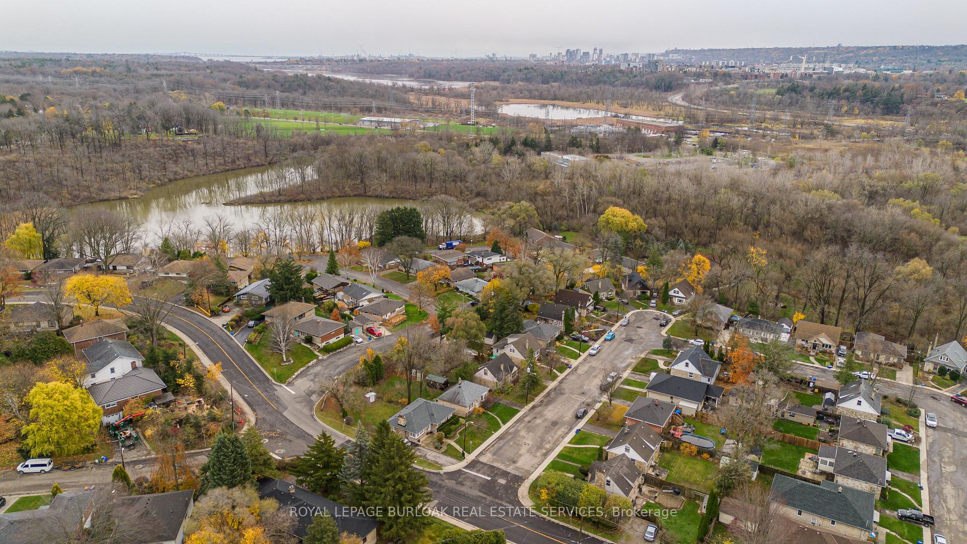 Photo 9 of 1 Wilmar Court, Hamilton, Dundas — HOMEH