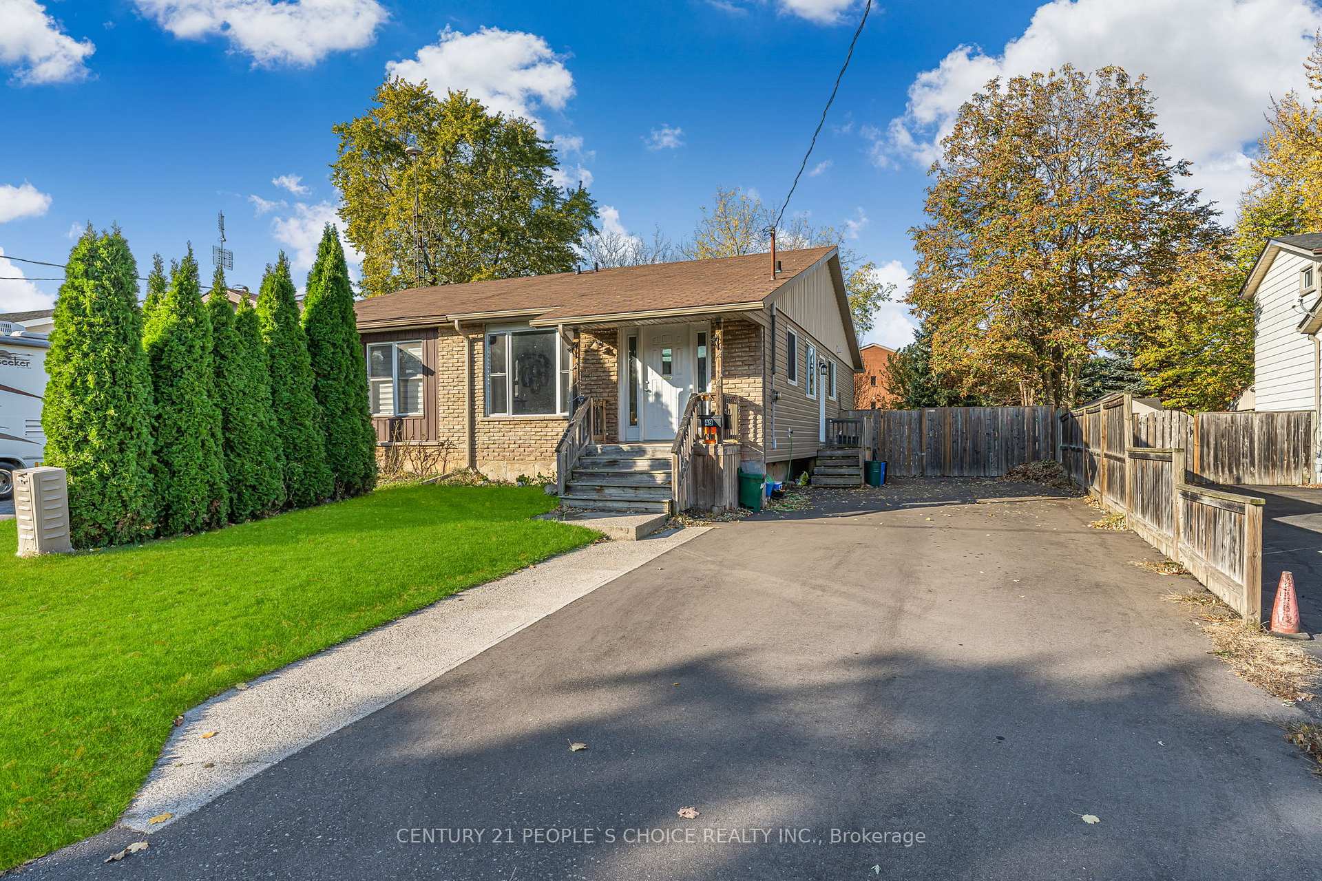 Photo 2 of 49 Hill Park Lane, St. Catharines, Fairview — HOMEH