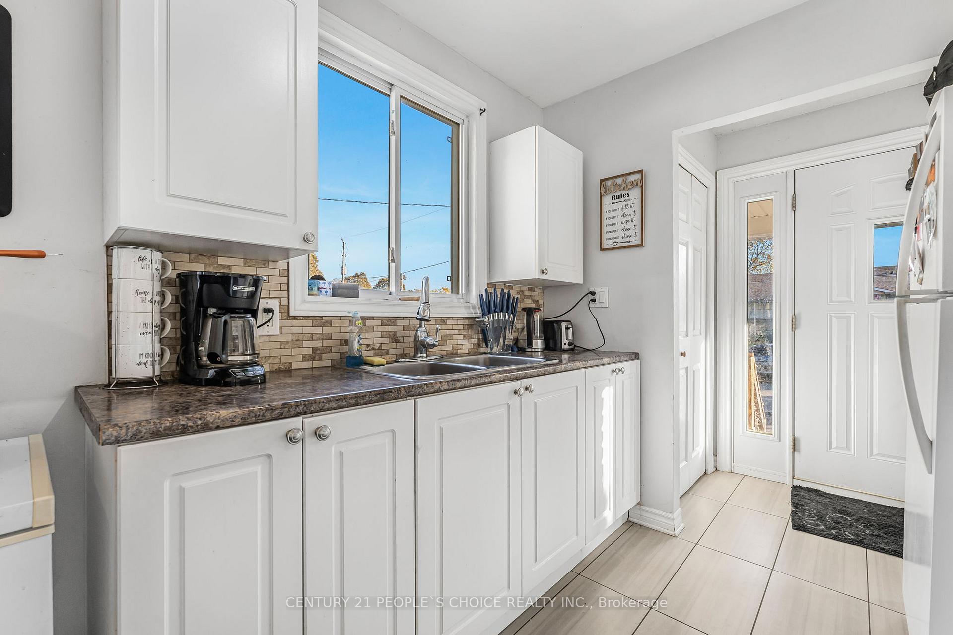 Photo 5 of 49 Hill Park Lane, St. Catharines, Fairview — HOMEH