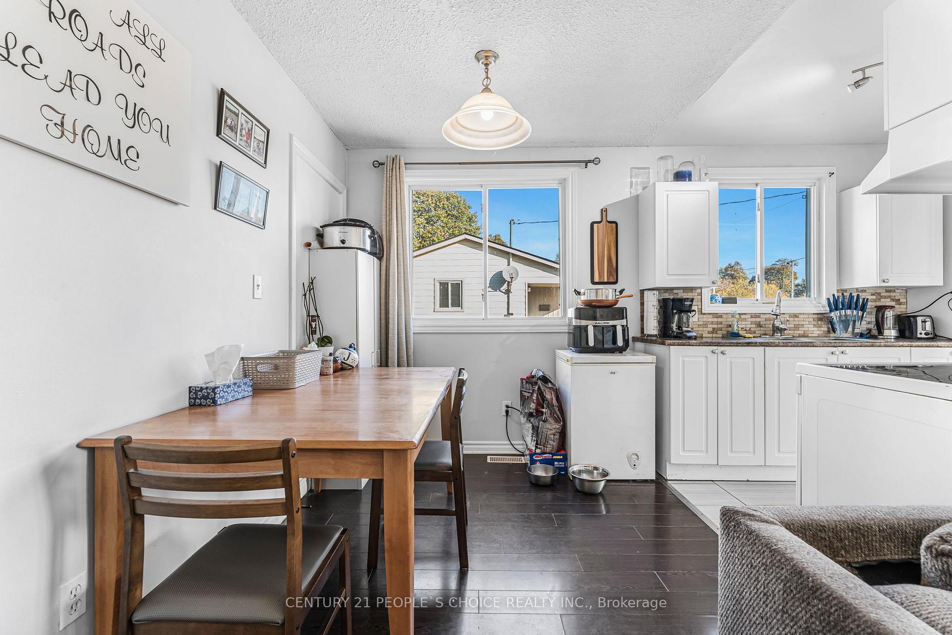 Photo 9 of 49 Hill Park Lane, St. Catharines, Fairview — HOMEH