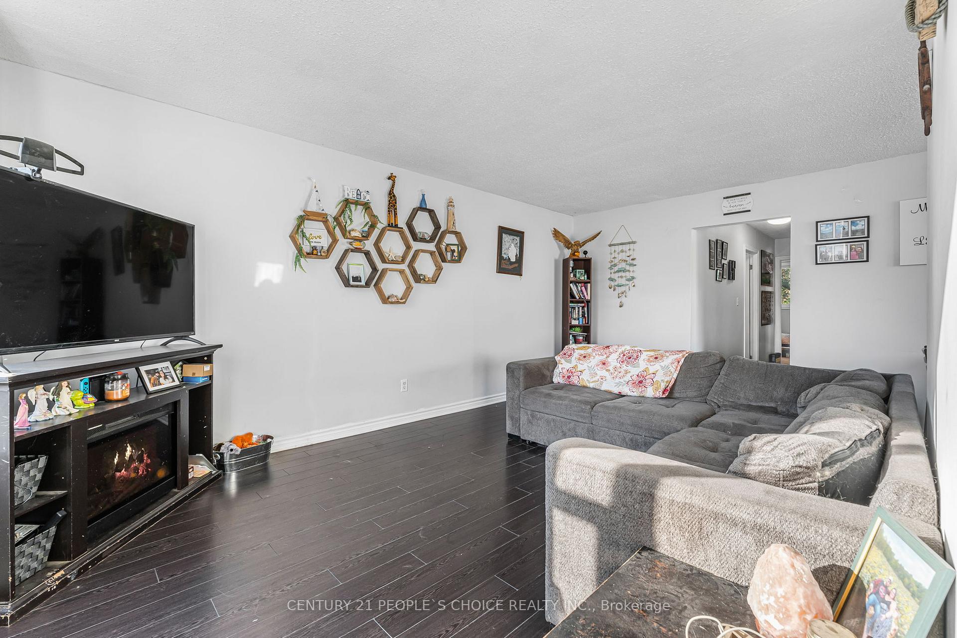 Photo 11 of 49 Hill Park Lane, St. Catharines, Fairview — HOMEH