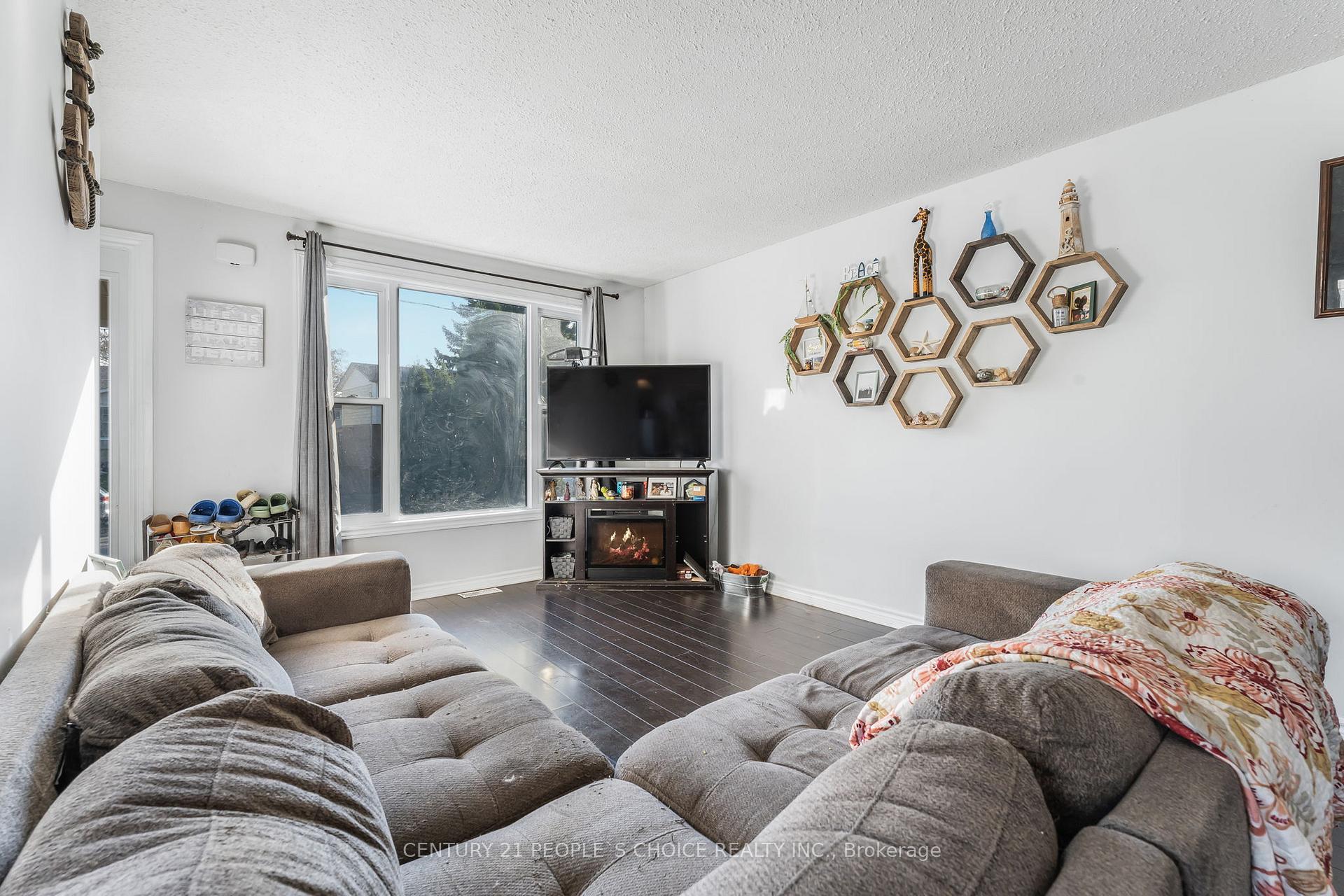 Photo 15 of 49 Hill Park Lane, St. Catharines, Fairview — HOMEH