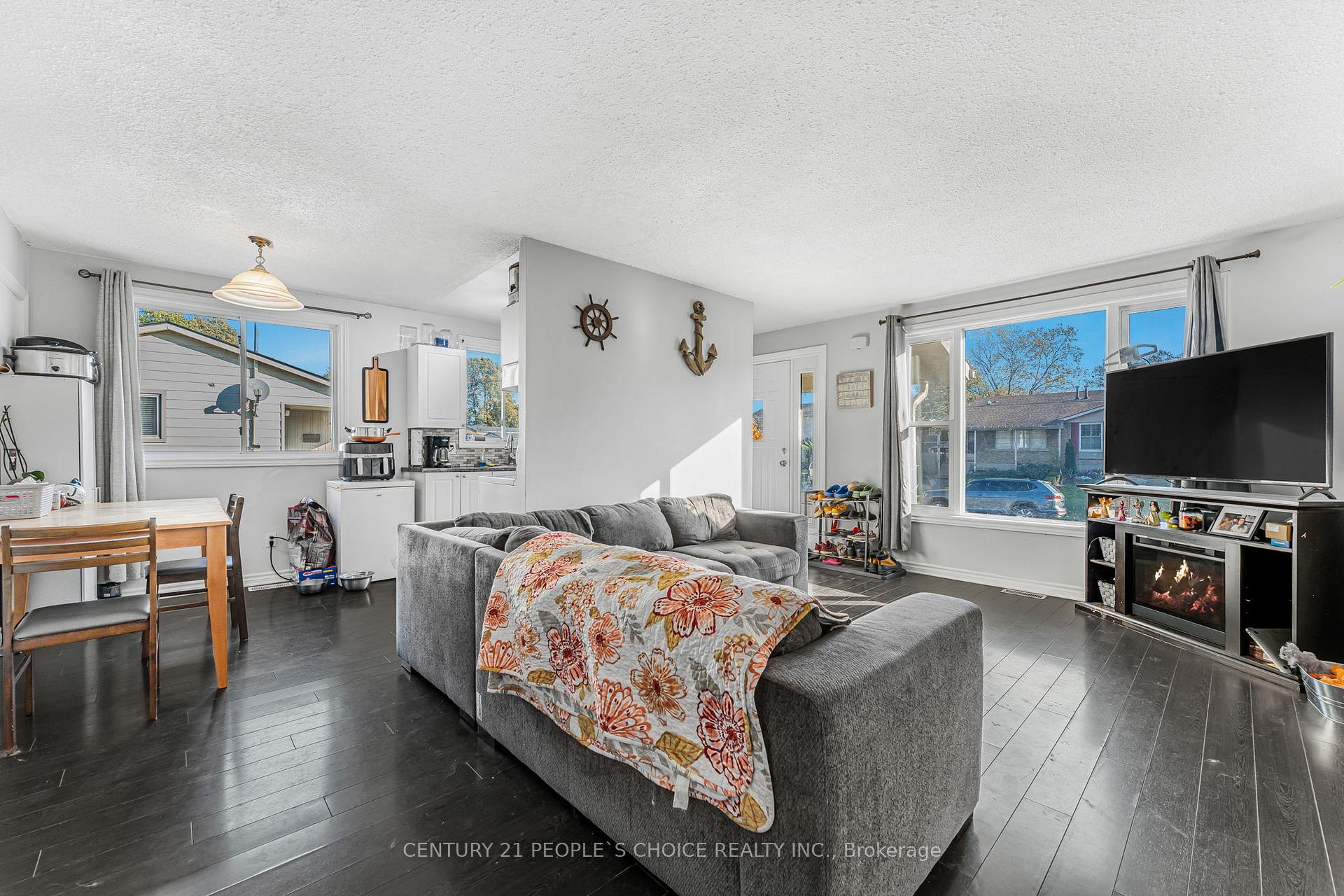 Photo 16 of 49 Hill Park Lane, St. Catharines, Fairview — HOMEH