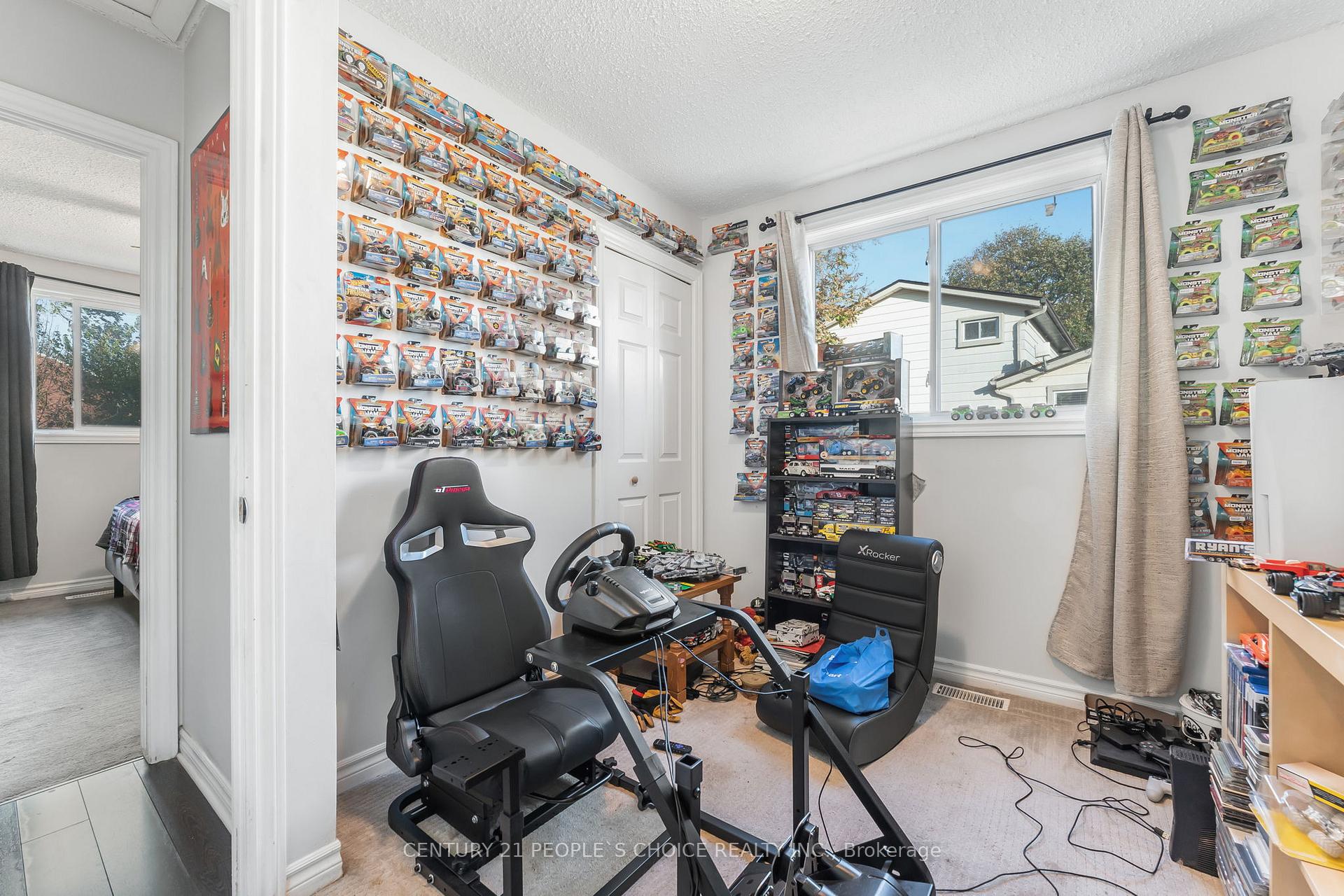 Photo 25 of 49 Hill Park Lane, St. Catharines, Fairview — HOMEH