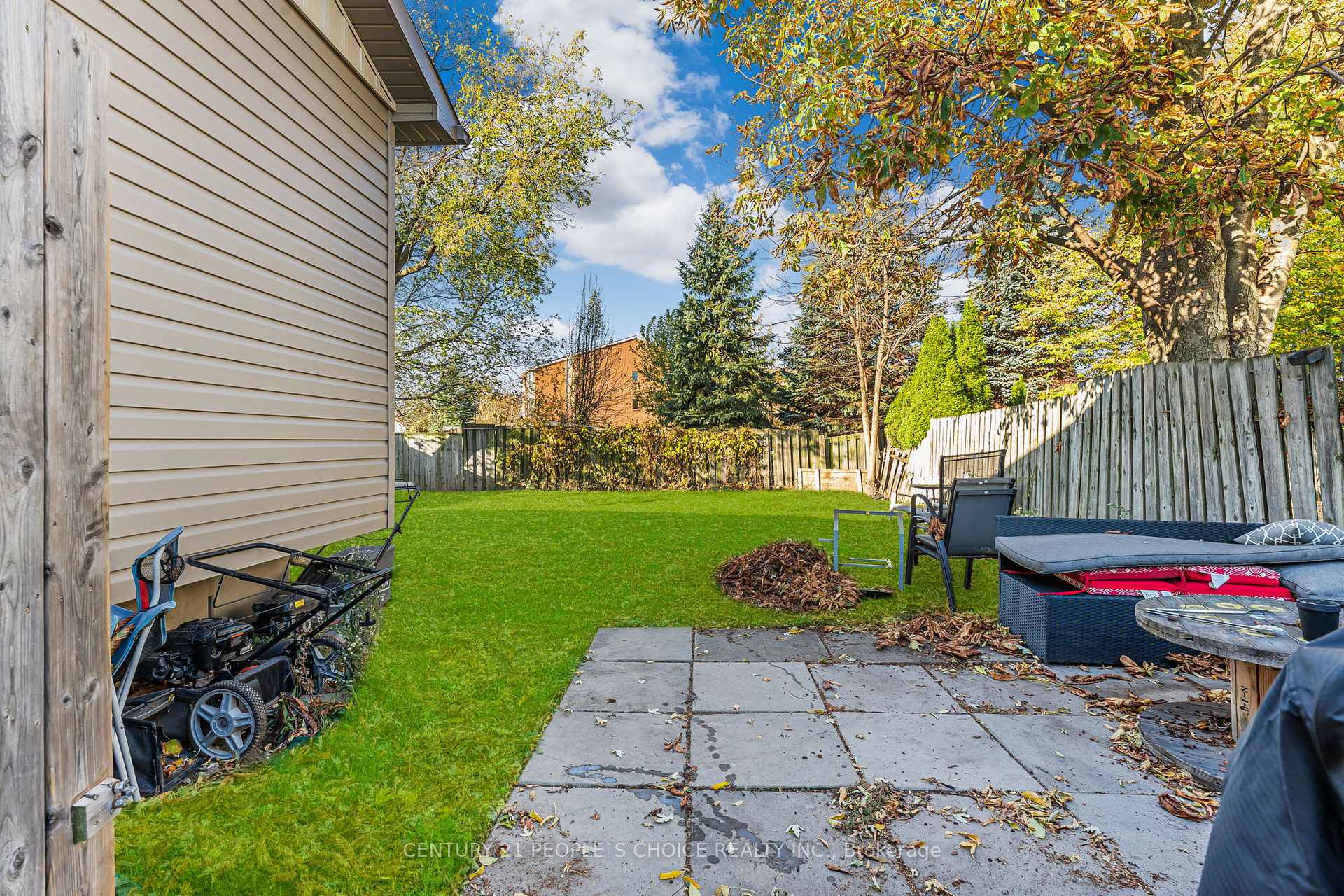 Photo 32 of 49 Hill Park Lane, St. Catharines, Fairview — HOMEH