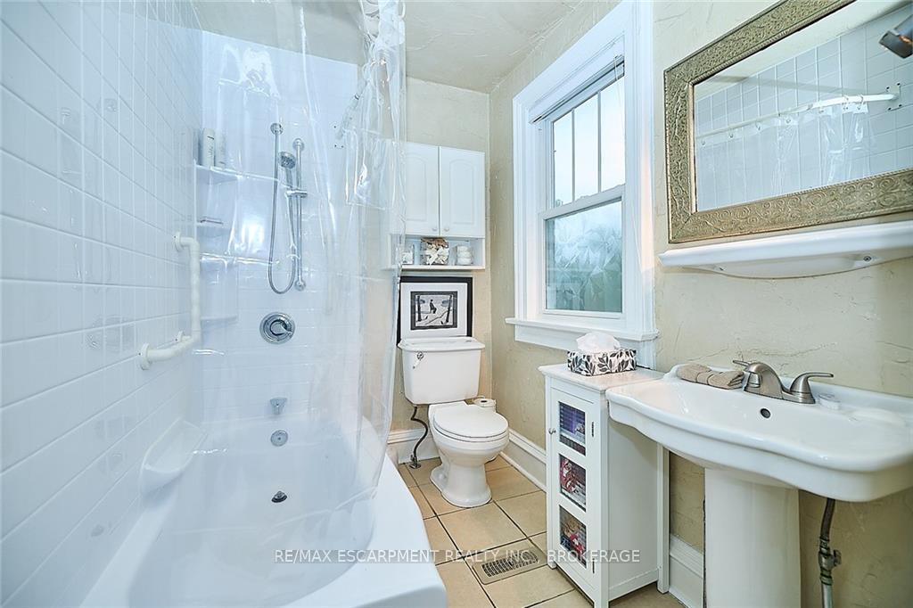 Photo 33 of 676 Niagara Street, St. Catharines, Bunting/Linwell — HOMEH