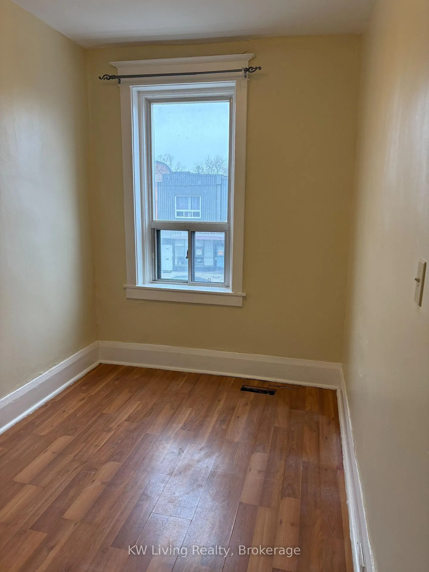Photo 4 of Unit 2/F, 1355 Danforth Avenue, Toronto, Danforth — HOMEH