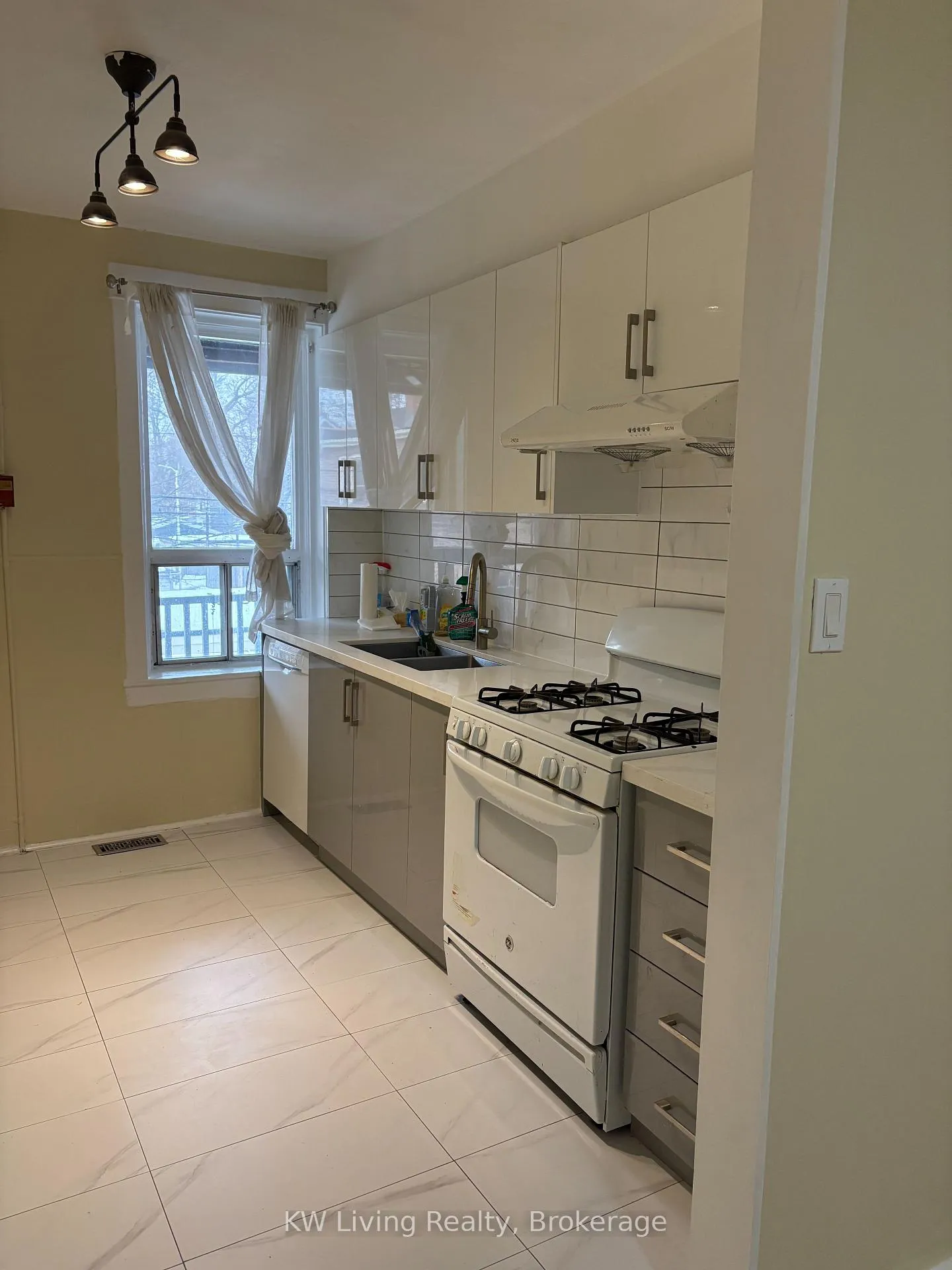 Photo 9 of Unit 2/F, 1355 Danforth Avenue, Toronto, Danforth — HOMEH