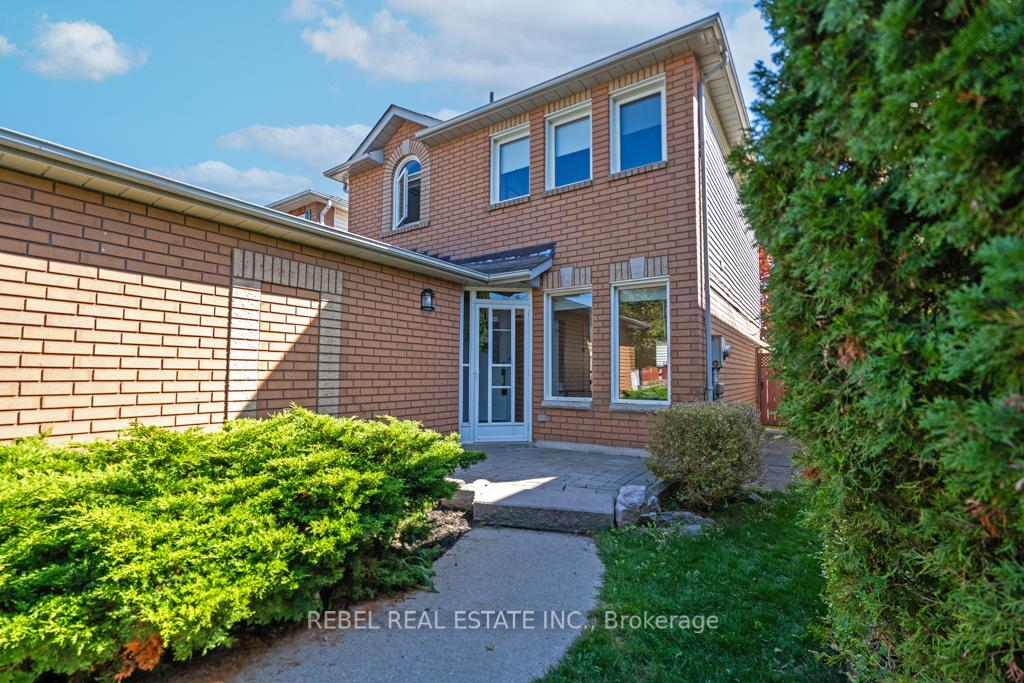 Photo 3 of 15 John Walter Crescent, Clarington, Courtice — HOMEH