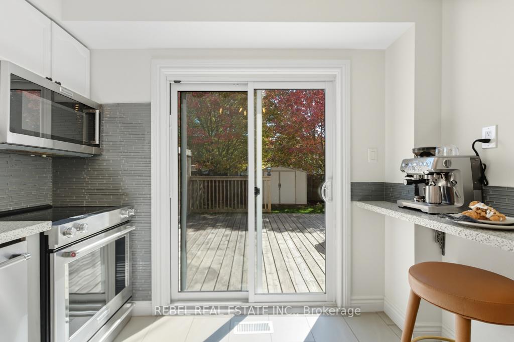 Photo 18 of 15 John Walter Crescent, Clarington, Courtice — HOMEH
