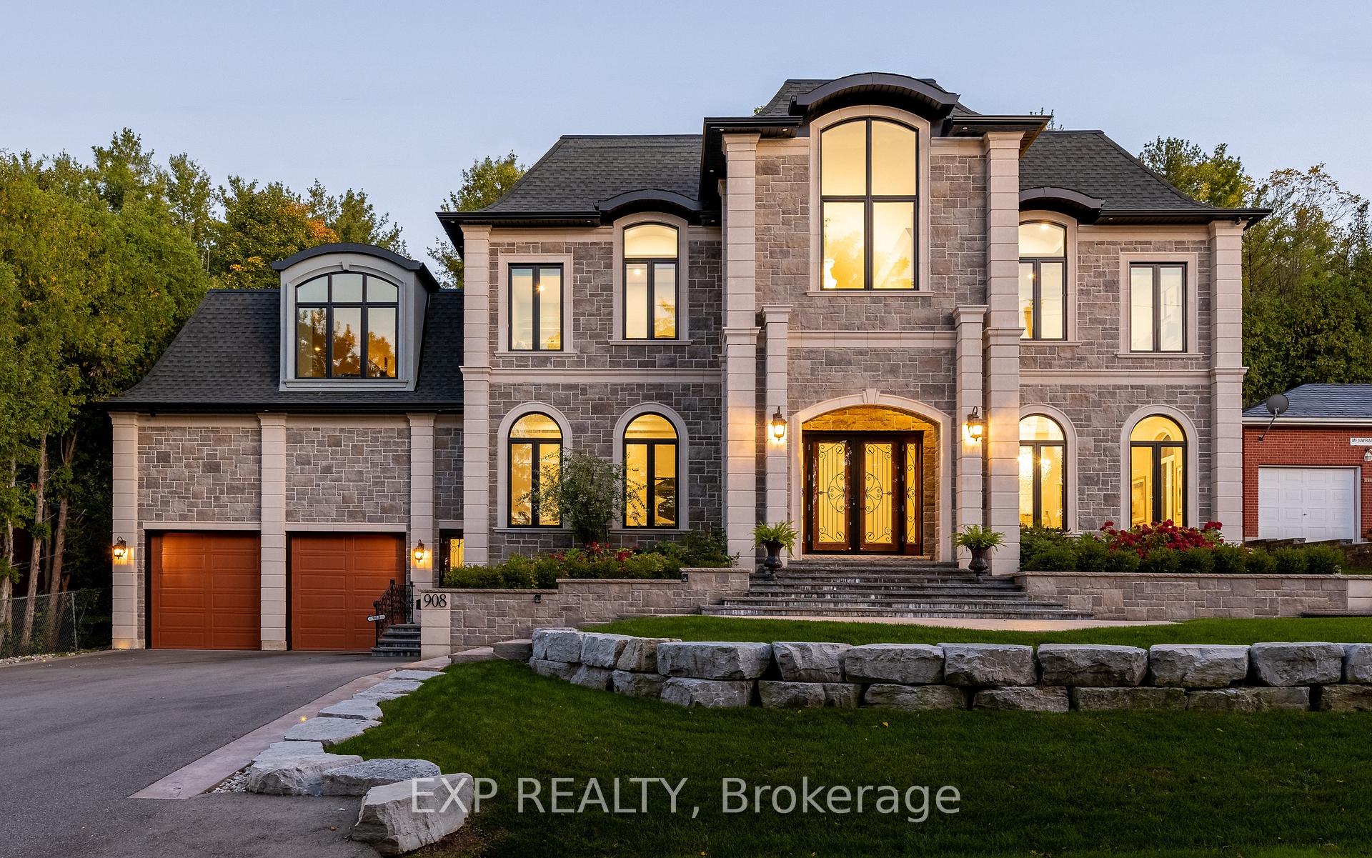 Front of 908 Bishop Place