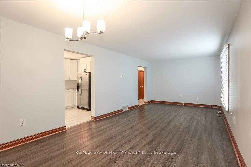 Photo 8 of 12 Hillview Road N, St. Catharines, Western Hill — HOMEH