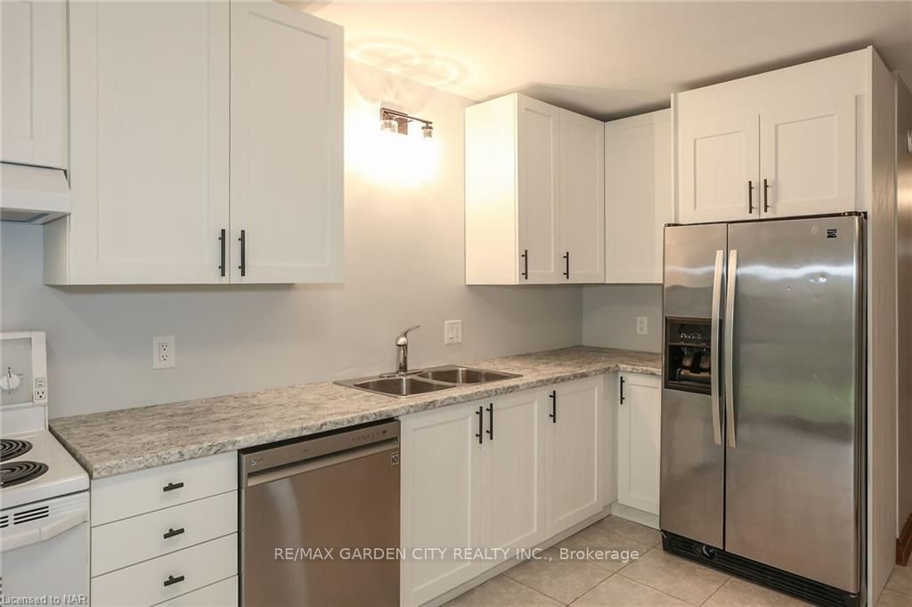 Photo 14 of 12 Hillview Road N, St. Catharines, Western Hill — HOMEH