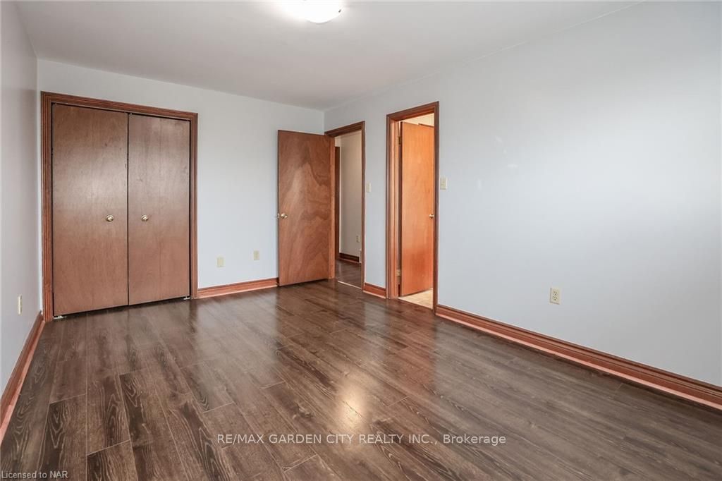Photo 18 of 12 Hillview Road N, St. Catharines, Western Hill — HOMEH