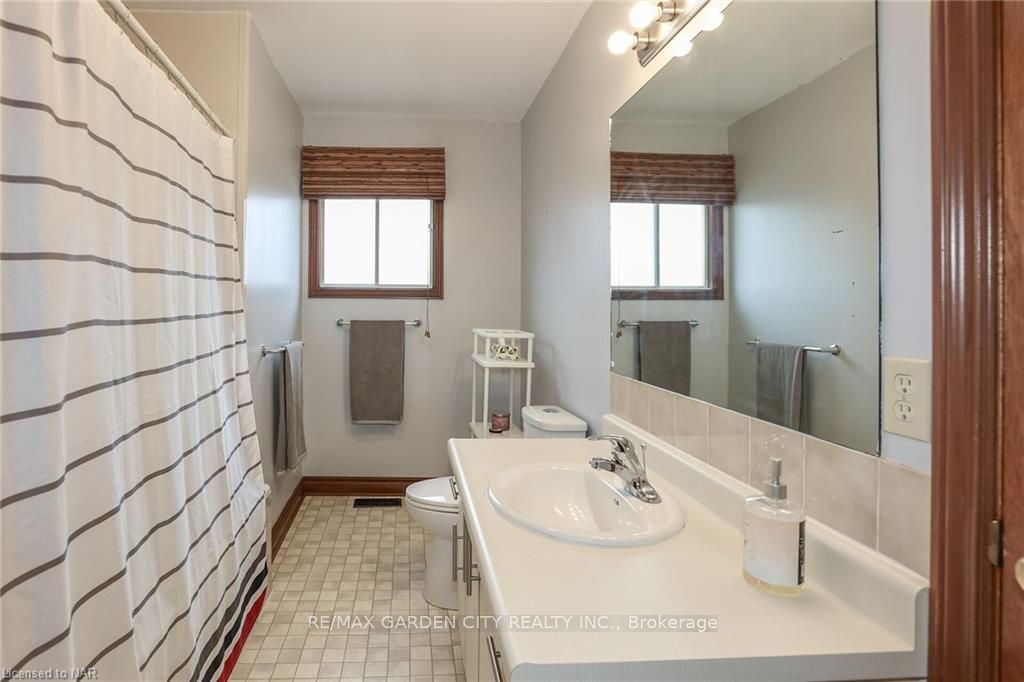 Photo 19 of 12 Hillview Road N, St. Catharines, Western Hill — HOMEH