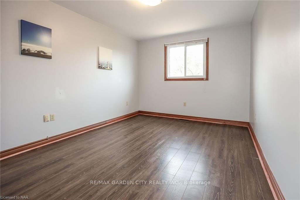 Photo 21 of 12 Hillview Road N, St. Catharines, Western Hill — HOMEH